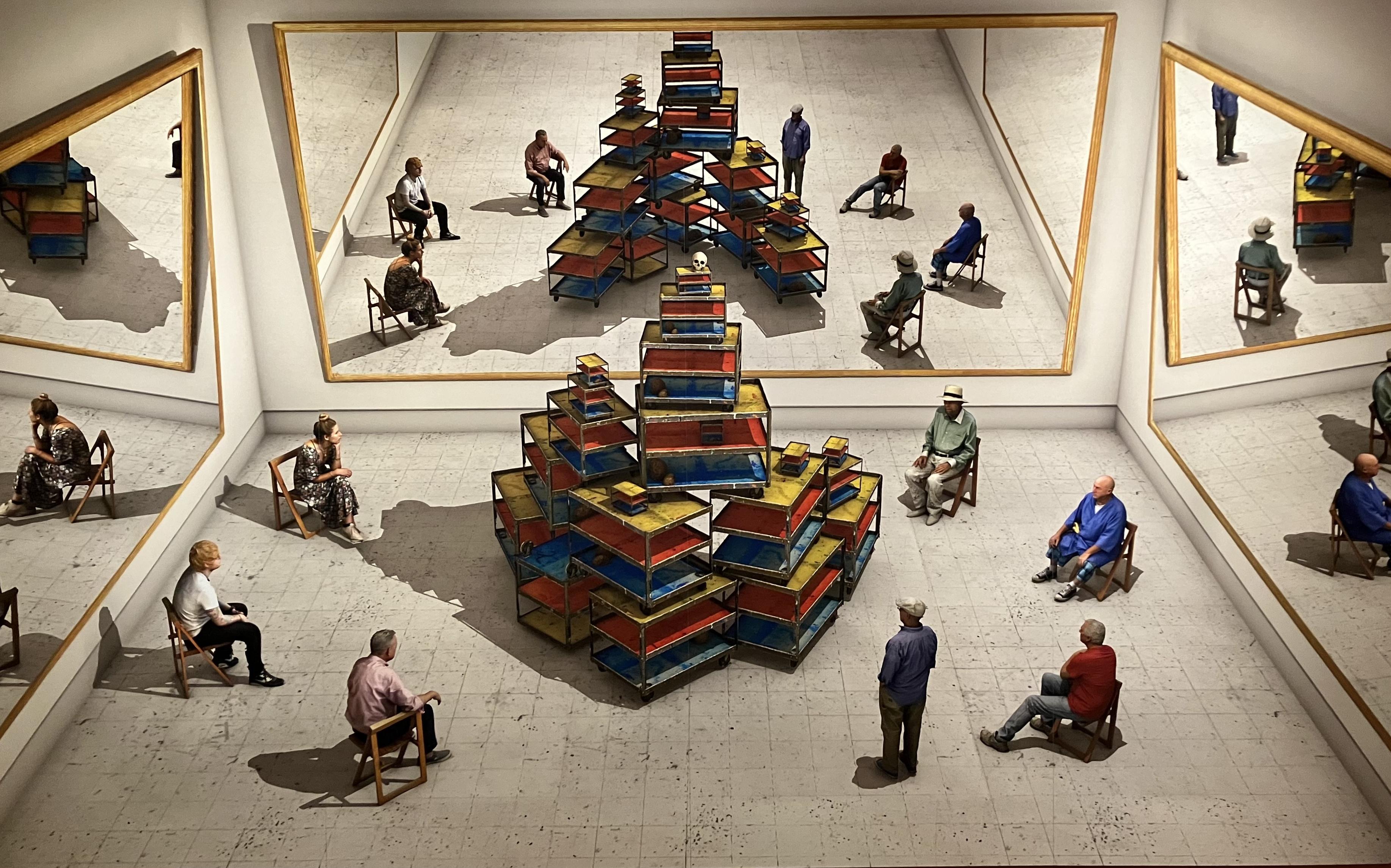 David Hockney geeft een lesje kijken in het Teylers Museum. Er gaat een